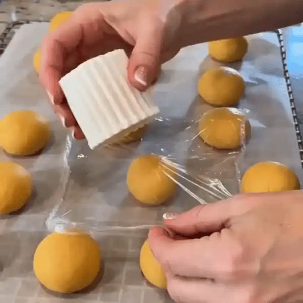 🥧 Creative Double-Ended Pastry Tamper Mold (JG)