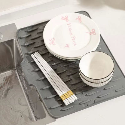 BVJ®Heavy-Duty 3-in-1 Silicone Mat: Drainer, Trivet & Chopping Cushion(✨2026 New Upgrade)